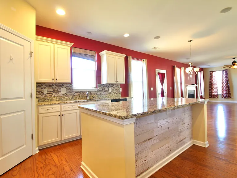 317 Gibby Ln — Photo 6