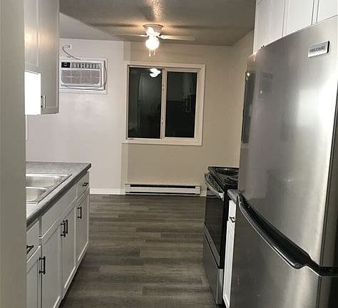 3rd image of 400 E 5th St #4