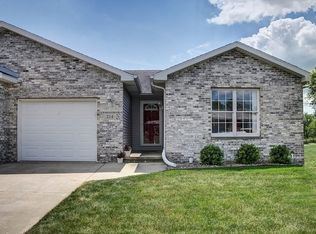214 S McGuire Dr, Manteno, IL 60950