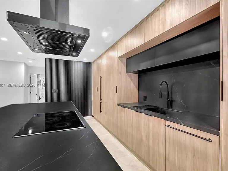7711 Miami View Dr — Photo 2
