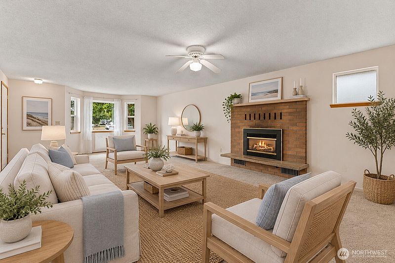 4th image of 825 Livingston Bay Shore Drive