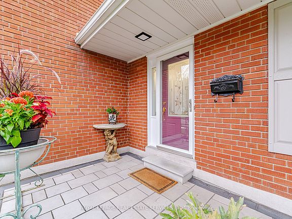 4th image of 726 Netherton Cres