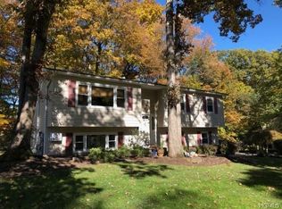 22 Sturbridge Ct, Nanuet, NY 10954