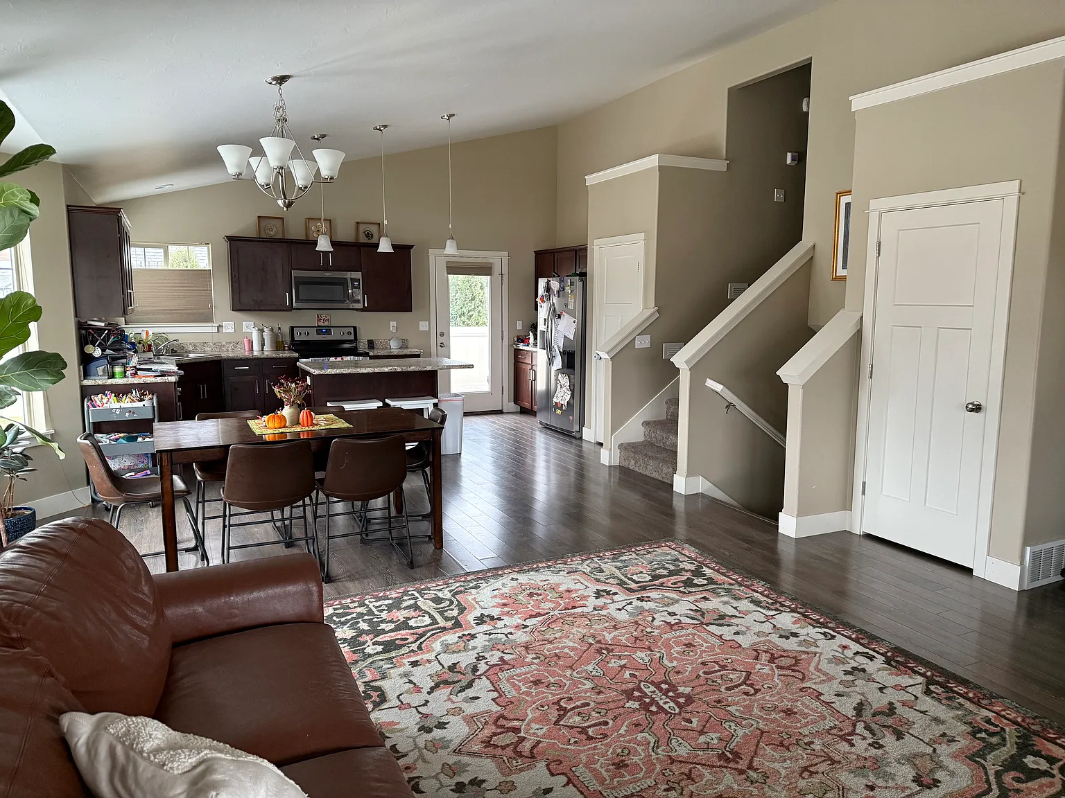 4 bed, 2250 sqft, $2,800 — Photo 3