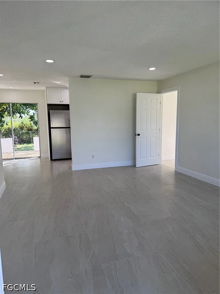 3 bed, 2.0 bath, 982 sqft, $1,700 — Photo 3