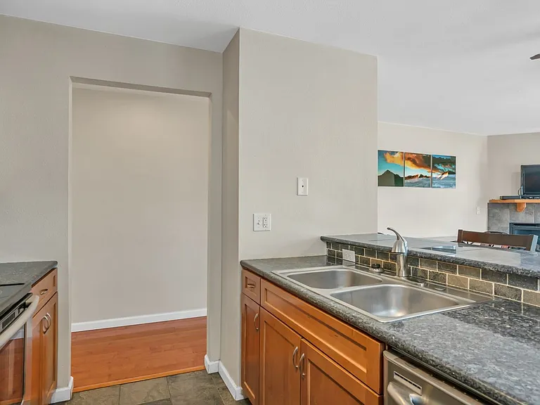 410D Bayview Dr — Photo 6