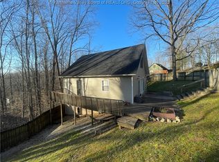 74 Chestnut Rd, Elkview, WV 25071