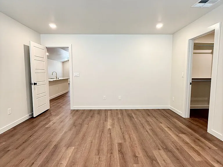 2143 Langford Ave — Photo 13