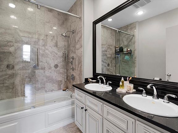 2nd image of 2533 N Ashland Ave #2