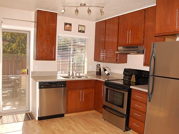 Beautifully Upgraded Country Kitchen!
