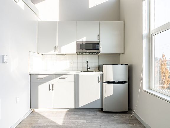 5th image of 1521 NE 41st Ave APT 404