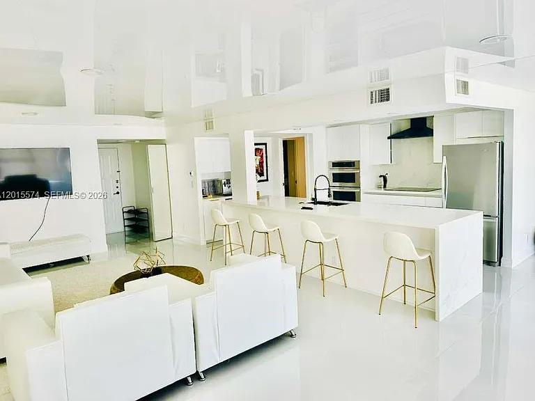 600 Parkview Dr #1018 — Photo 3