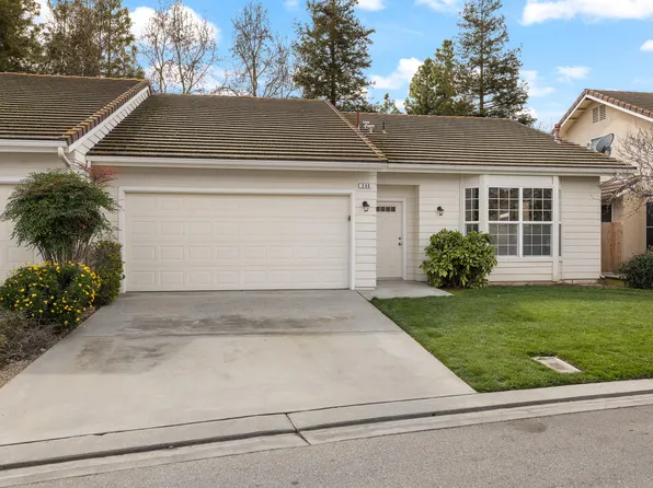 346 Village Drive, Dinuba, CA 93618