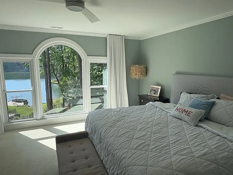 136 Lochwood West Dr — Photo 3