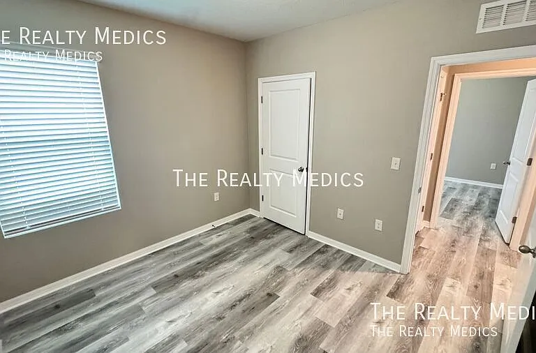 10906 Carlton Fields Dr — Photo 29