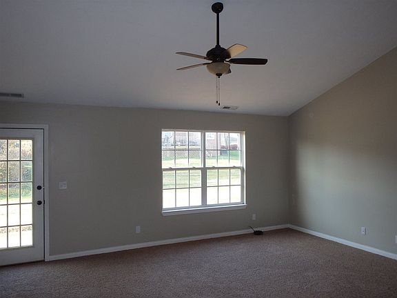 4th image of 2624 E Daffodil Ct