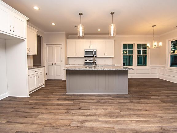 5th image of 136 Shadybrook Dr
