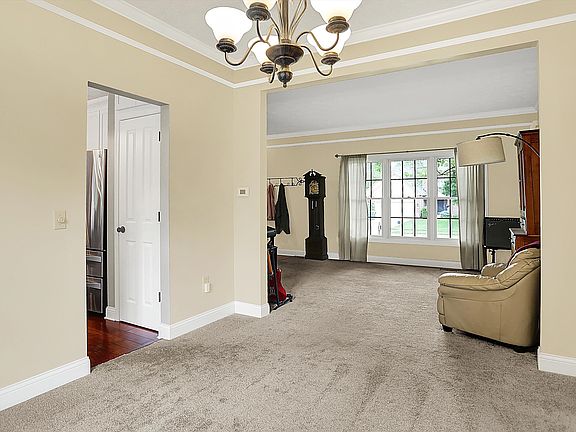 5th image of 10310 Foxwood Dr W