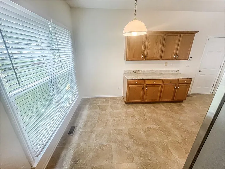 140 Calborne Ct — Photo 12