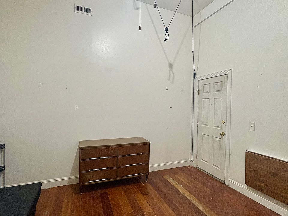 2nd image of 106 Fern St #4