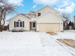 411 Beacon Cir, Bloomington, IL
