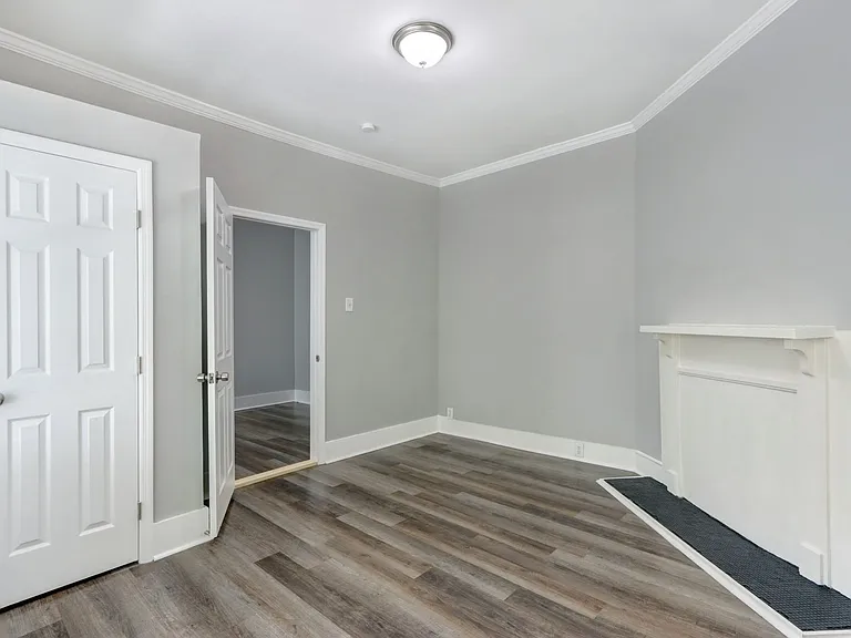 720 W Victory Dr — Photo 9