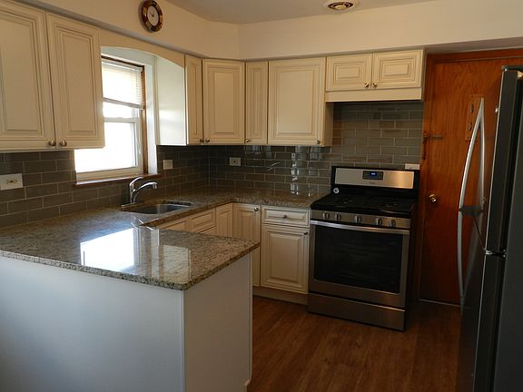 3rd image of 8814 N Wisner St APT 2N
