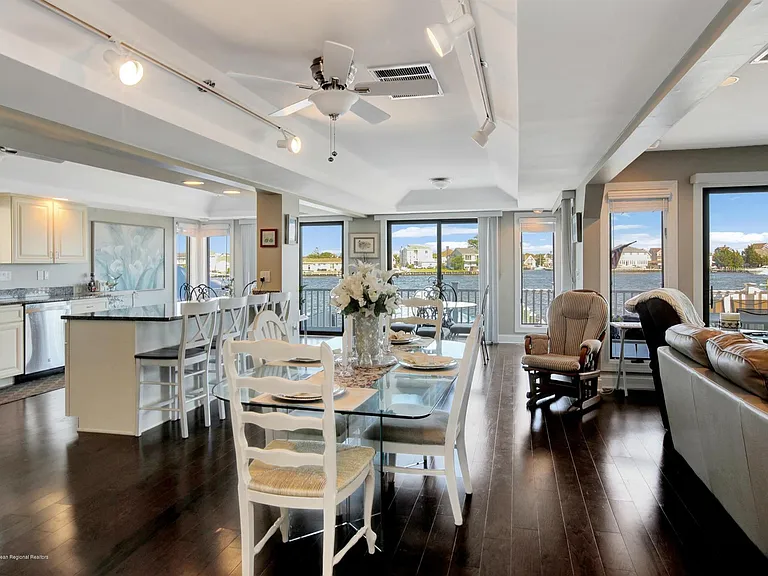 374 Aldo Dr — Photo 4
