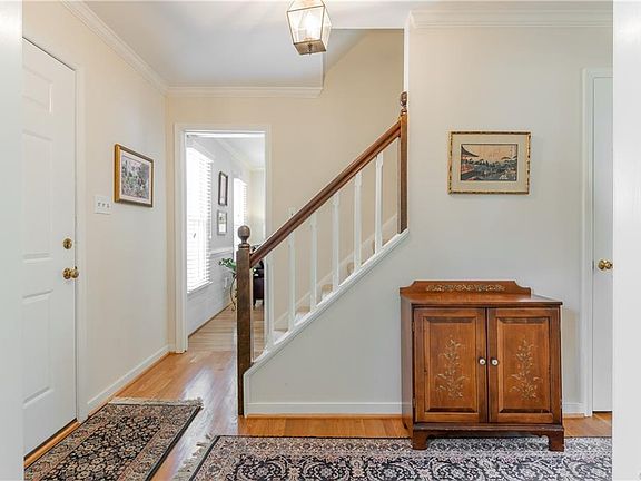 4th image of 629 Glenmeadow Rd