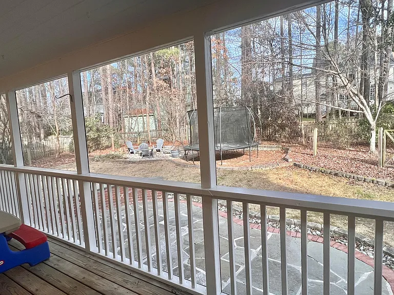 111 Lulworth Ct — Photo 18