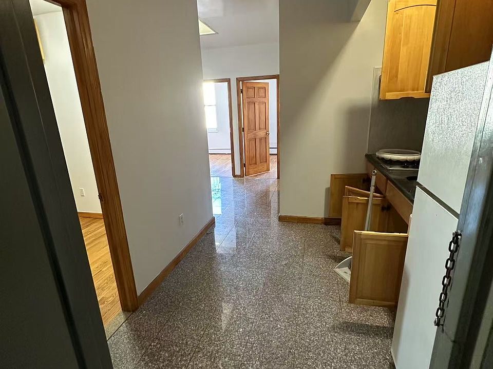1st image of 913 60th St #1