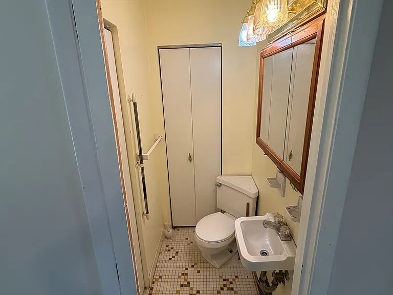 5686 River Rd — Photo 9