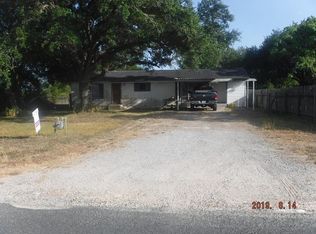 253 Reyes Rd, Beeville, TX 78102