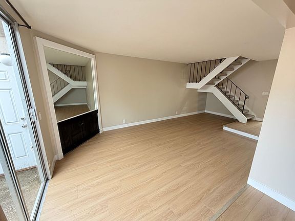 3rd image of 1032 San Souci