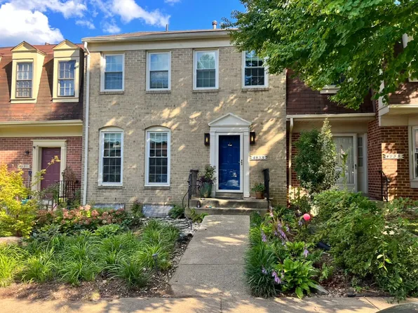 4833 Carriagepark Rd #2, Fairfax, VA 22032