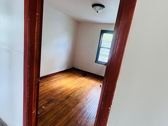4th image of 2610 Walnut Ave #2