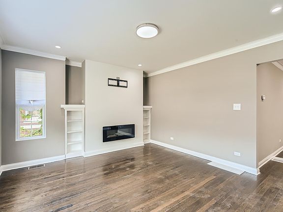 3rd image of 1720 N Melvina Ave