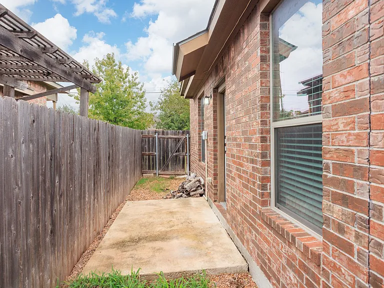 293 Rosalie Dr — Photo 15