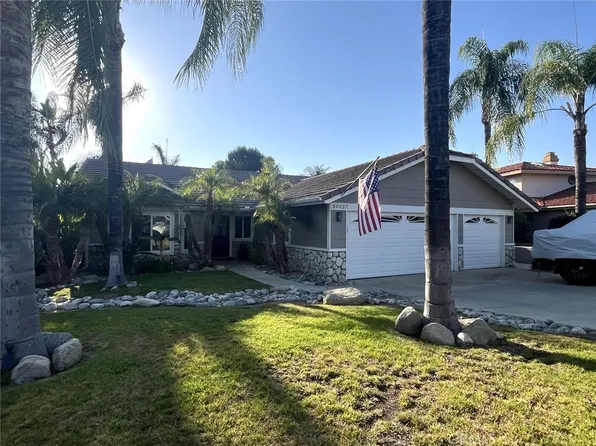 30027 Swan Point Dr, Canyon Lake, CA 92587