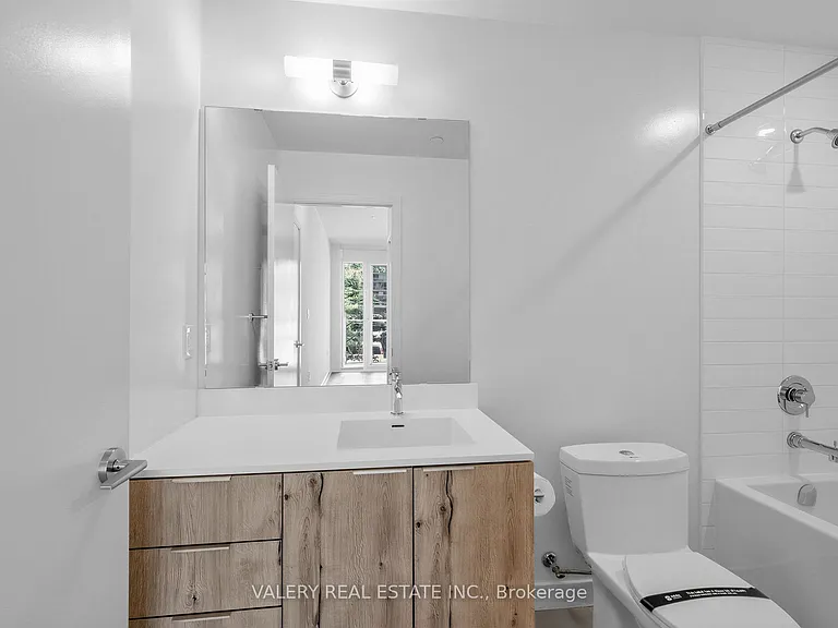 39 Niagara St #125 — Photo 15