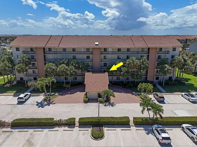 601 Seafarer Cir #304 — Photo 43