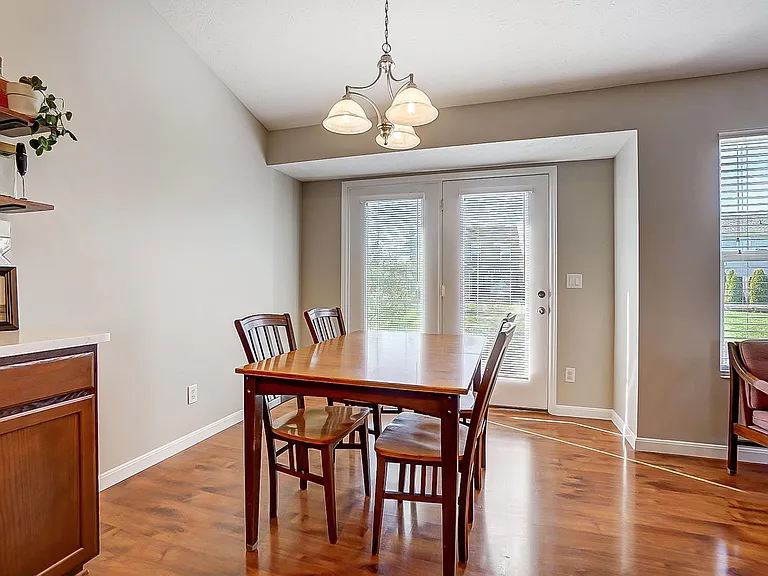 1442 Observatory Dr — Photo 15