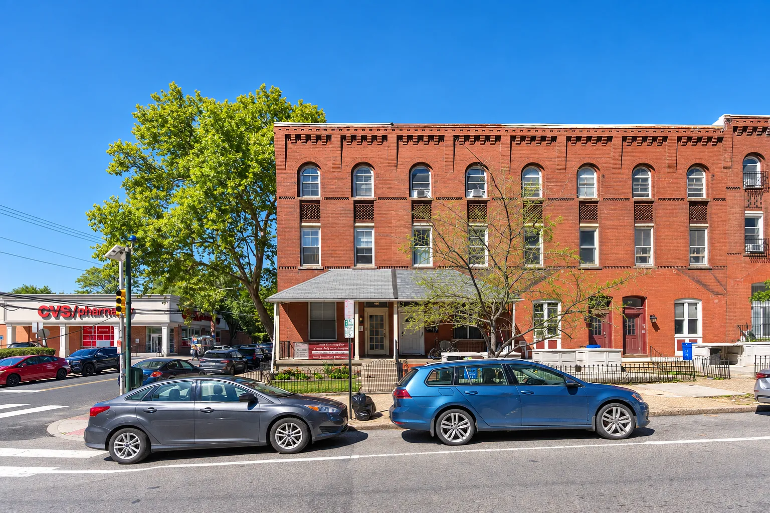 3 bed, 875 sqft, $2,000 — Photo 1