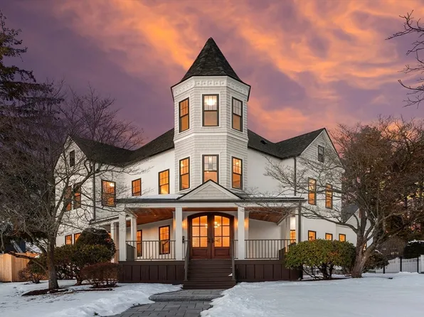 143 Rowe St, Melrose, MA 02176