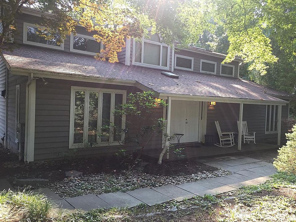 FRONT OF CONTEMPORARY HOME