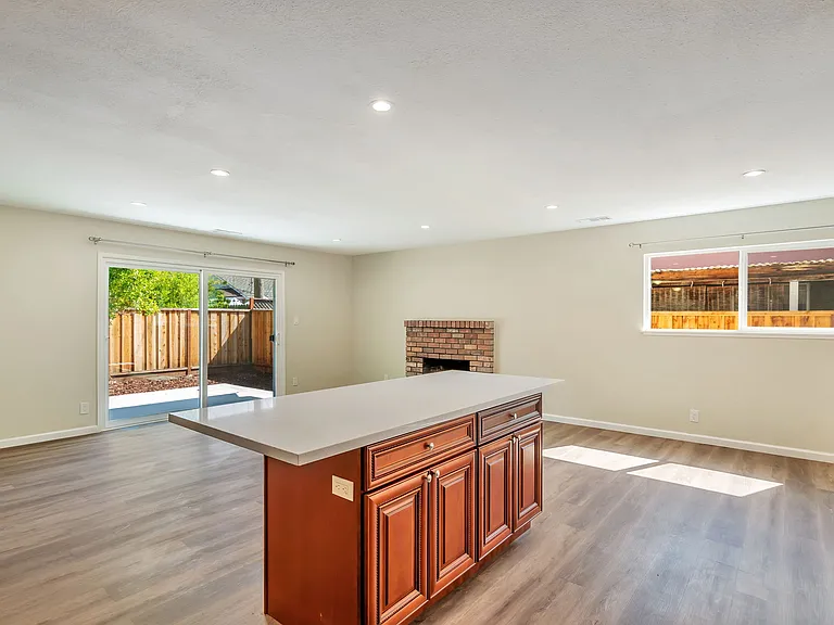 1581 Willowdale Dr — Photo 9