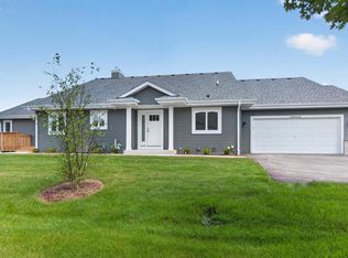 W206N16182 Stonebrook Dr, Jackson, WI 53037