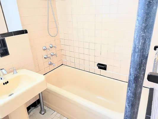 Rented by Virtual Real Estate | media 28
