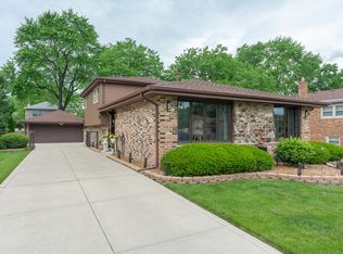 9120 Moody Ave, Oak Lawn, IL 60453
