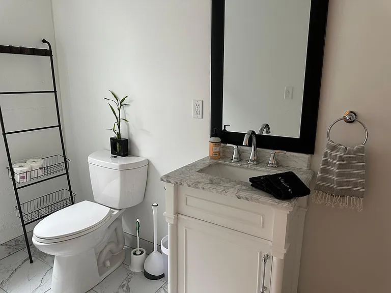 2421 S High St — Photo 36